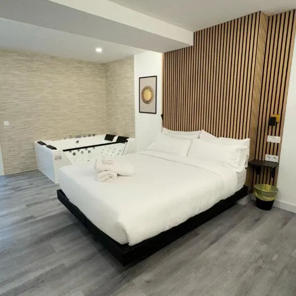JACUZZI ROOMS Atocha, hotel in Madrid