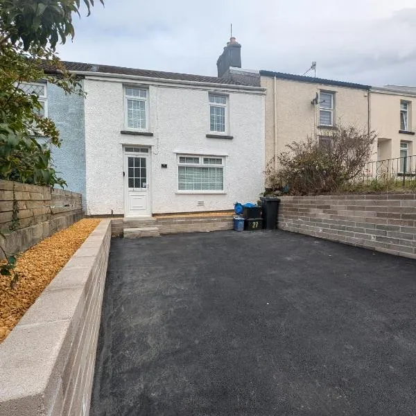 Ty Collective - Near Town Centre, hotel in Dowlais