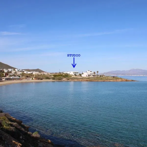 Julia's Beach Studio, familienfreundlich am Meer,mit XL Terrasse, Meerespanorama, hotel in Logaras