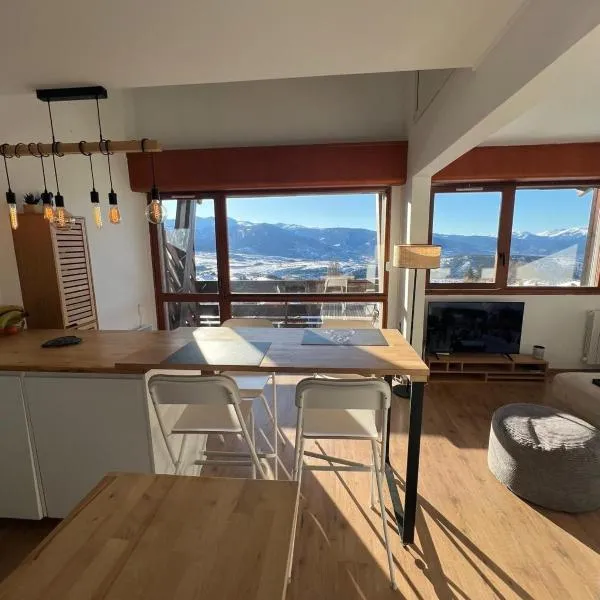Appartement 4 personnes chaleureux avec vue panoramique, hotel in Font-Romeu