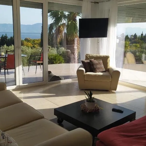 View δύο υπνοδωματιων, hotel v destinaci Loukísia