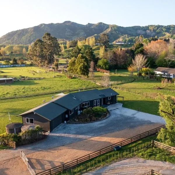 NEW - Farm House Near Town!, hotel in Gisborne