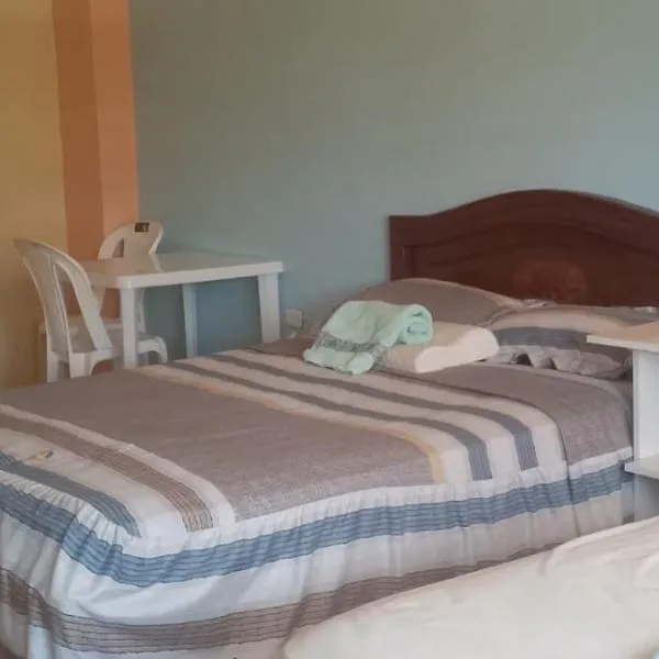 Hostal La GRAN Familia, hotel i Manta