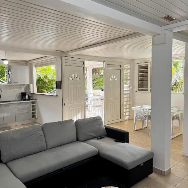 Appartement lilas, hotel v destinaci Le Lamentin