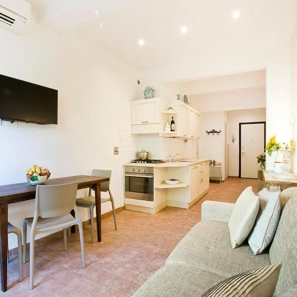 Romantic Hideaway 5 min Walk from Central Station, khách sạn ở Florence