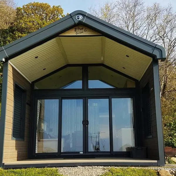 POD4 Family Glamping with seaview & Wi-Fi, hotel v destinaci Llwyngwril