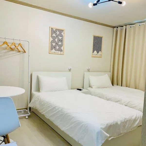Everville, Gaegeum Everville 304 #Stairs to 3rd floor, hotel in Busan