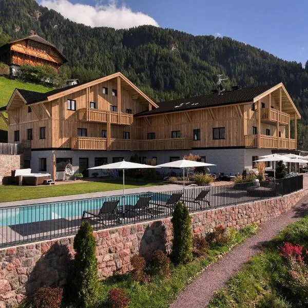 Hotel Ortler、カステルロットのホテル