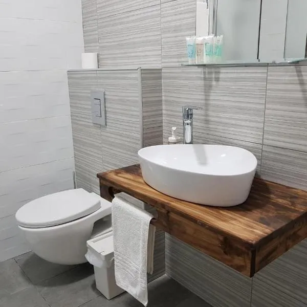 Airport Stay, hotel in Or Yehuda