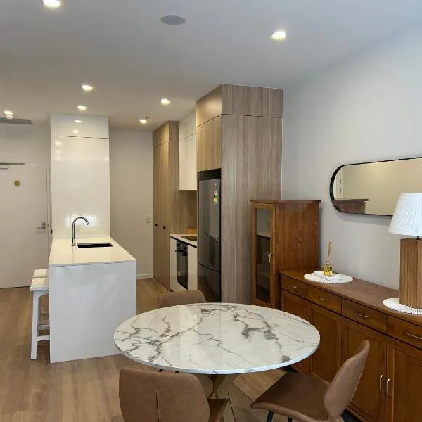 Centrally Located Manuka Apartment, hotel in Kingston 