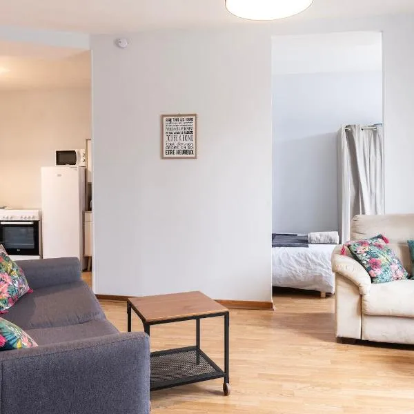 grand studio ? 35m² ? centre ? 4pers/2lits ? cuisine ? wifi, hotel in Candé