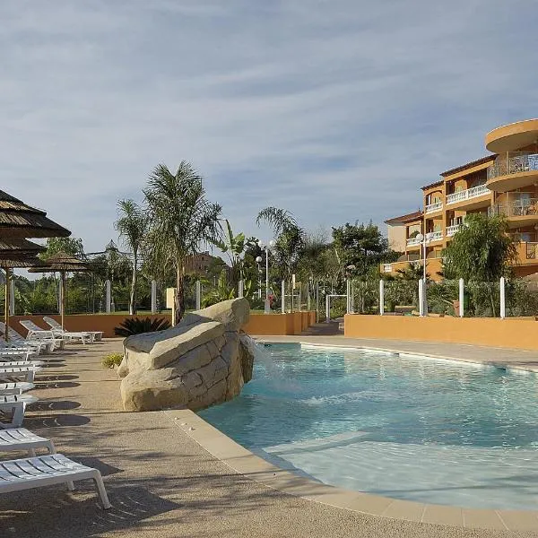 Hotel Lou Castelet – hotel w mieście Carros