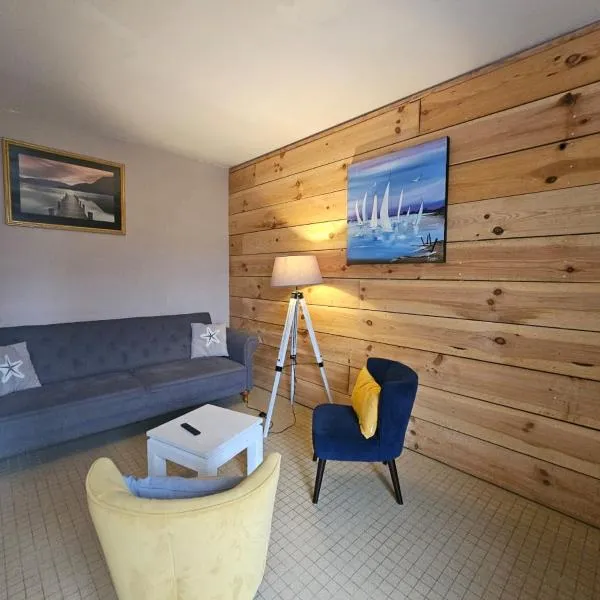 Maisons de vacances 6 pers proche plan d'eau, hotel in L'Aiguillon-la-Presqu'île
