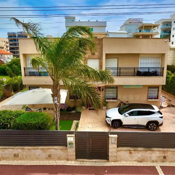 SOKOLOV Vacation Boutique Apartments by the sea in nahariya，位于纳哈里亚的酒店