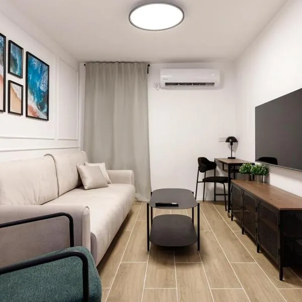 Lovely New Central Apartment 2 with Miklat, hotel v destinaci Beerševa