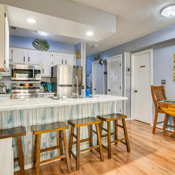 Condo 2 Mi to Silver Dollar City Relax Fireside!, hotel v destinaci Branson West