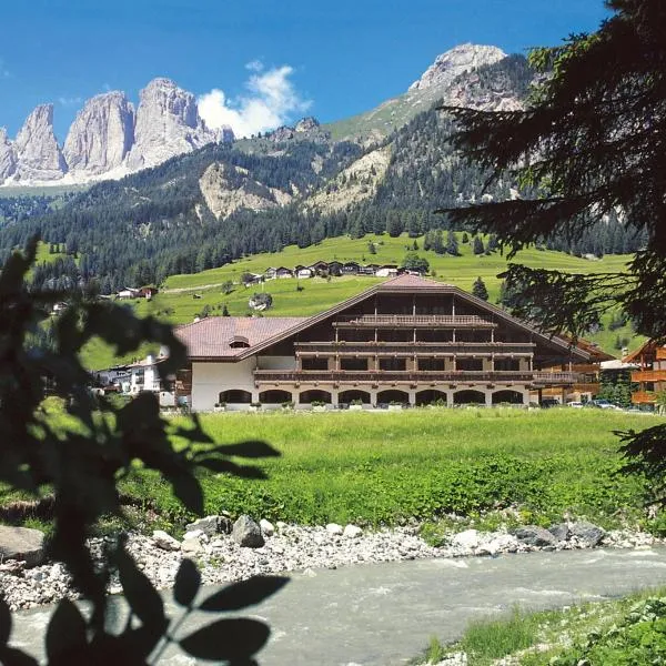 Hotel Rubino Deluxe, hotel v Campitello di Fassa