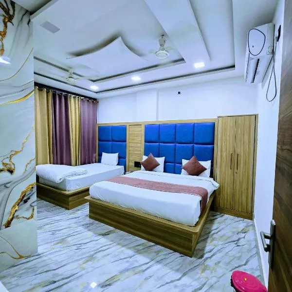 Premium Hotel Aarav Grand - Mathura Central - 5 Min distance from Railway Station, hotel v destinaci Mathura