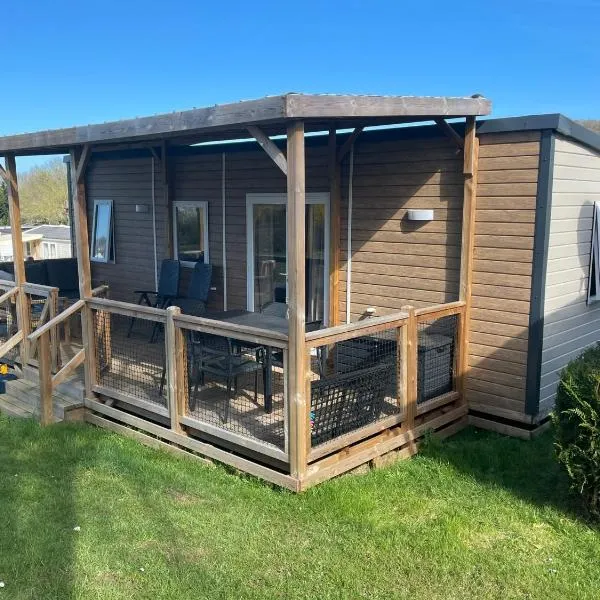 Mobil Home récent en Camping 5 étoiles sur la côte de Normandie plage 1400 m – hotel w mieście Houlgate