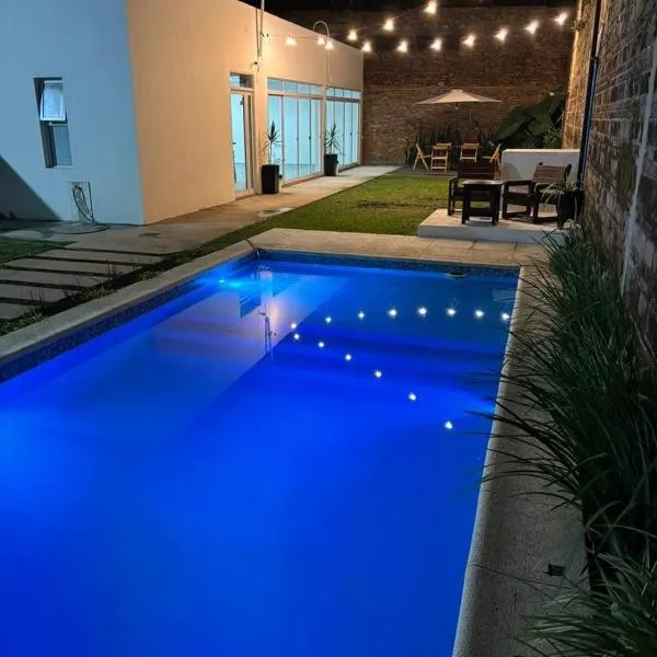 Berlín Hub, -Zona Centro-, Alojamiento con Pileta, hotel in Resistencia