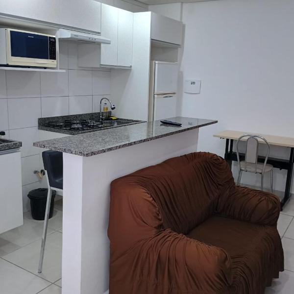Apto12 com WIFI garagem e 100 metros da Av Brasil - Foto 4