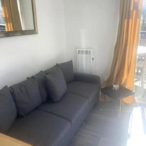 River View Lodge, hotel v destinaci Caeathro