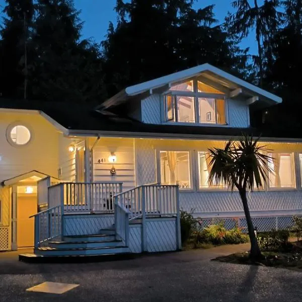 White House Tofino Downtown Villa, hotel v destinaci Tofino