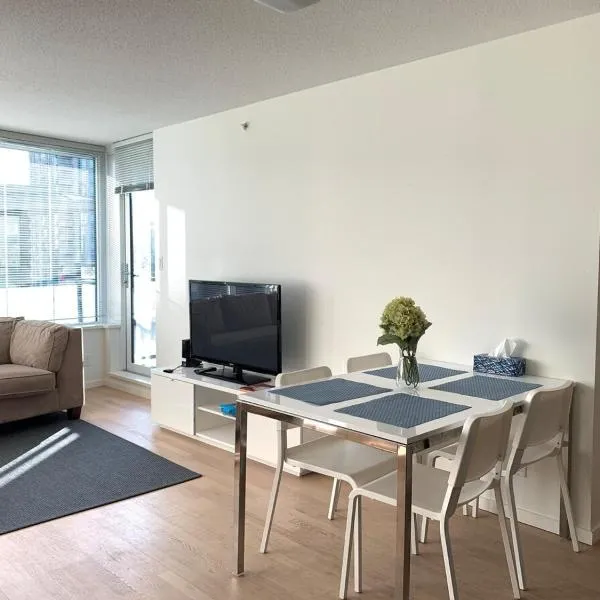 Amazing brand new 2bedr&2bathr in Richmond center, hotel in Richmond