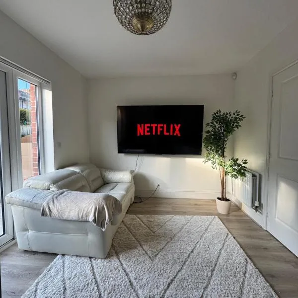 Large 3 bed house near Etihad and Coop Live, hotel in Manchester