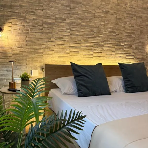 80040GuestHouse, hotel in Cercola