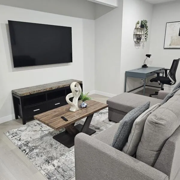 Brand-New Guesthouse-2bedrooms, hotel v destinaci Calgary