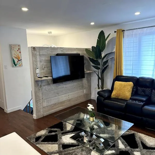 Luxury bungalow in Châteauguay, hotel em Châteauguay