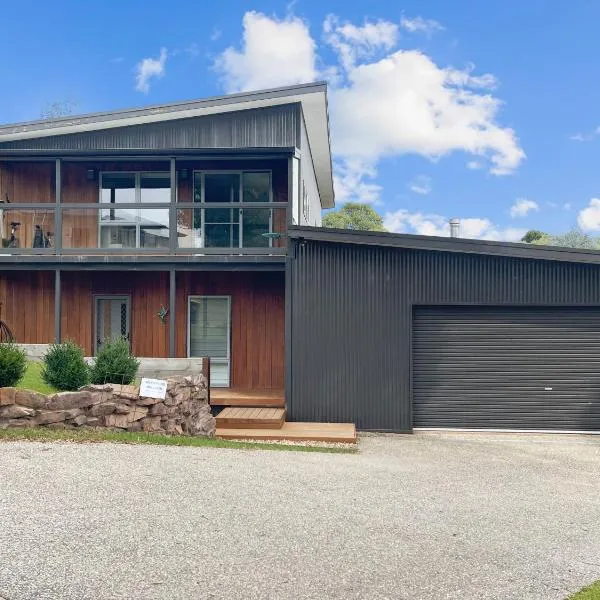 Alpine Edge Retreat- Gateway to Mount Buller, hotel in Merrijig