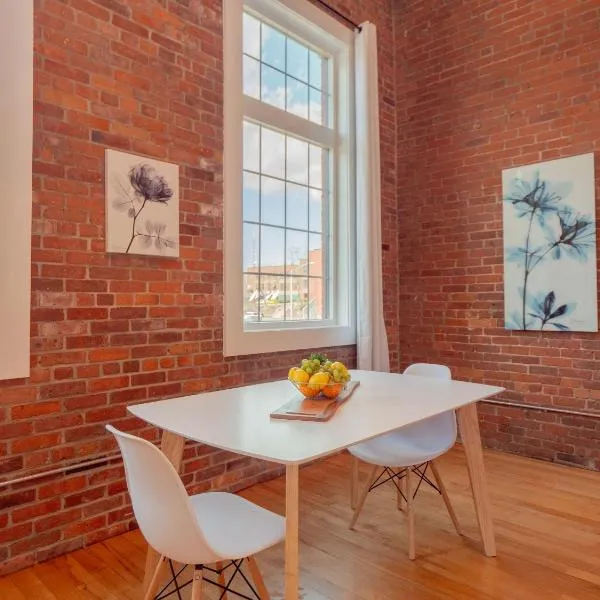 Jennifer's Historic Brick Riverfront Loft Apartment, hotel en Providence