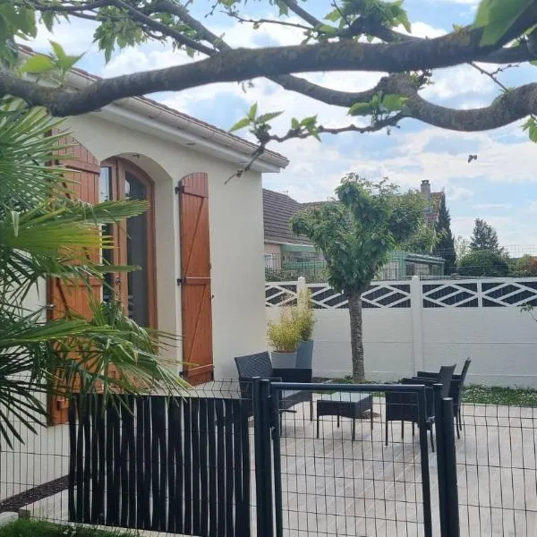 Joli studio indépendant de plain pied avec jardin Reims, hotel v destinaci Bétheny