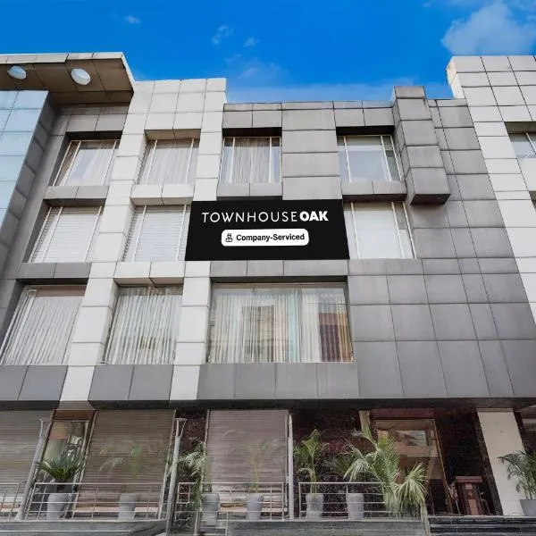 Super Townhouse Oak Agra Near Sultanganj Puliya Formerly BB Grand, hotel v destinaci Dayāl Bāgh