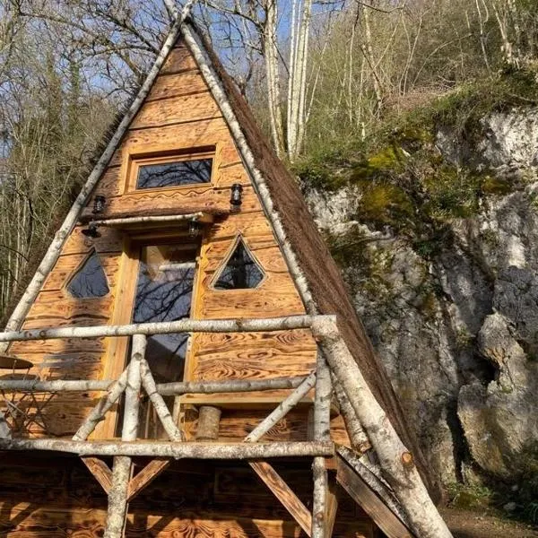 D'tente skylodge SKALI, hotel v destinaci Massat