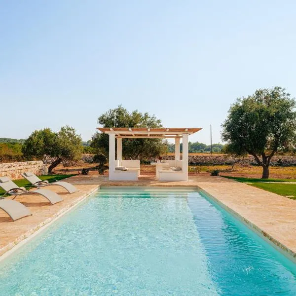 HelloAPULIA Trulli Pumo Bianco - Private Pool, Stone Patio & English Lawn near Ostuni