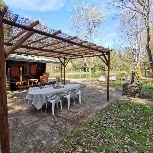 Chalet - gîte avec étang, hotel u gradu Deneuvre