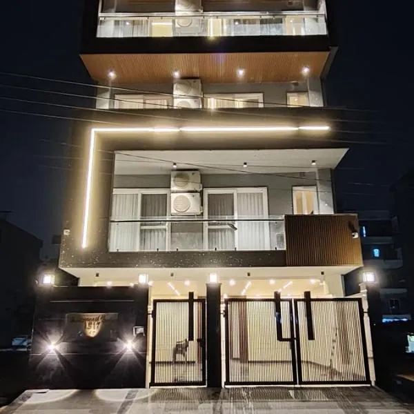 Lime Tree 1BHK Service Apartment Near Fortis Hospital Gurgaon, hotel in Gurgaon