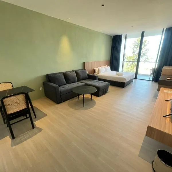 Sematan Roxy Beach Apartment, hotel v destinaci Sematan