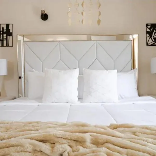 Barefoot Bliss Short Term Rental with pool in Colbeck Manor, hotel v destinaci Claremont