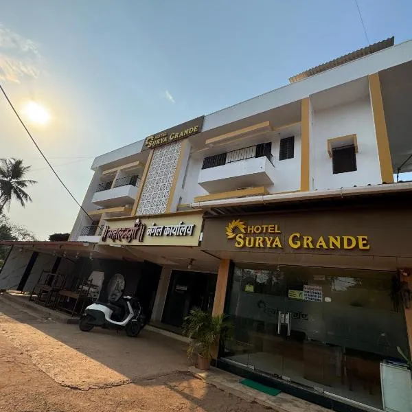 Hotel surya grande, hotel v destinaci Kudāl
