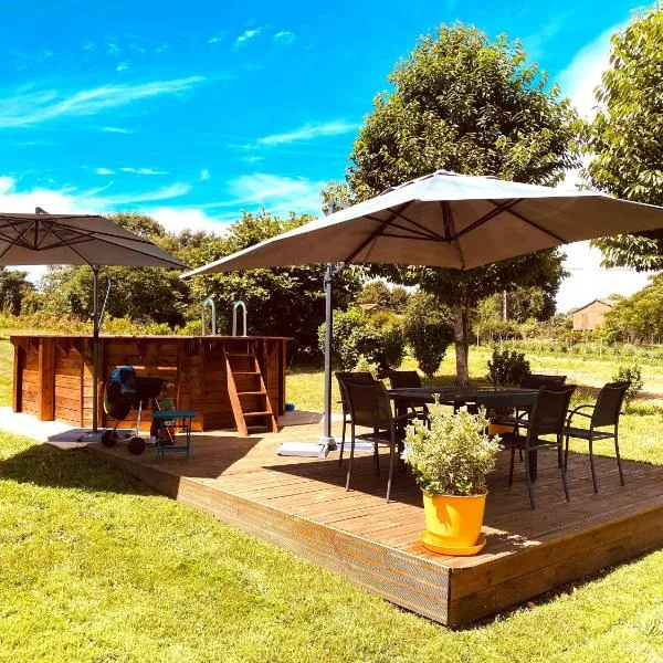 3-Star Tourism Rated Holiday Home with Air Con and Private Heated Pool - 40 Mins from Bergerac, hotel din Capdrot