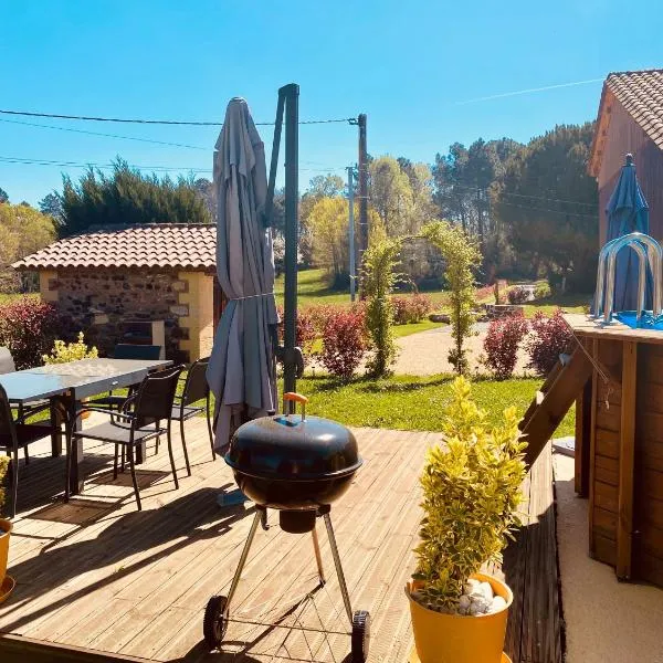3-Star Tourism Rated Holiday Home with Air Con and Private Heated Pool - 45 Mins from Sarlat, hotel v destinaci Capdrot