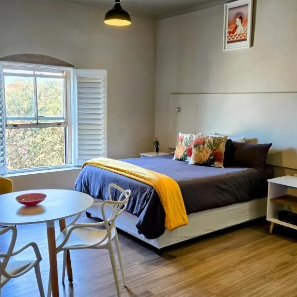 Whale Watchers studio, hotel in Hermanus