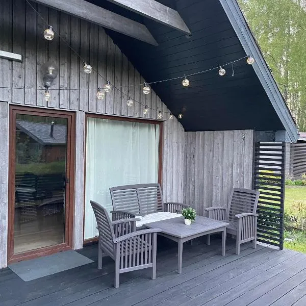 Sea Side house (70m2) Lejas Ziediņi, hótel í Plieņciems
