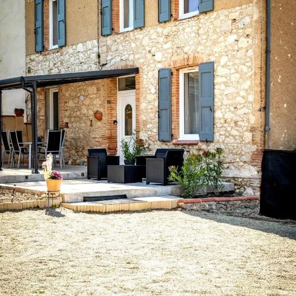 Au Paradis Des Anges maison de village climatisé avec jardin, hotel in Briatexte