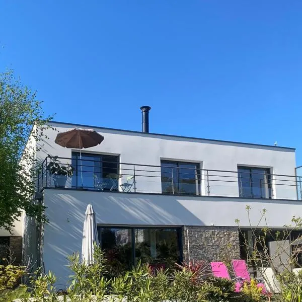 appartement Terrasse KER HEOL - Proche centre Vannes, hotel in Vannes