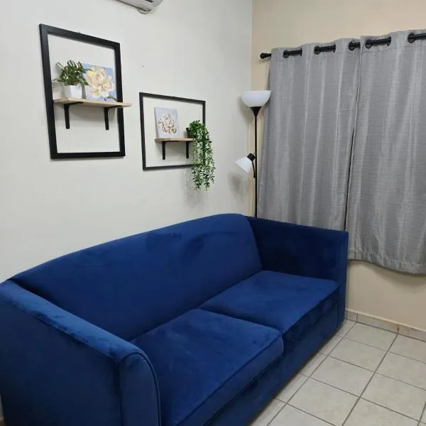 Blue House - Sleeps 5 - Near Hermosa Beach, hotel in Puerto Peñasco